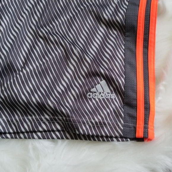 Shorts - Picture 2 of 3